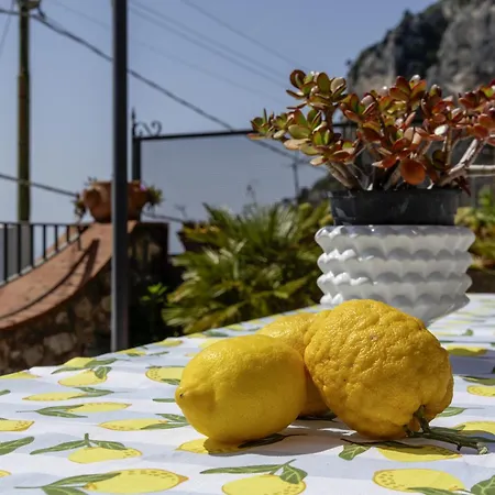 Sweet Capri Homes - Essence One 3*