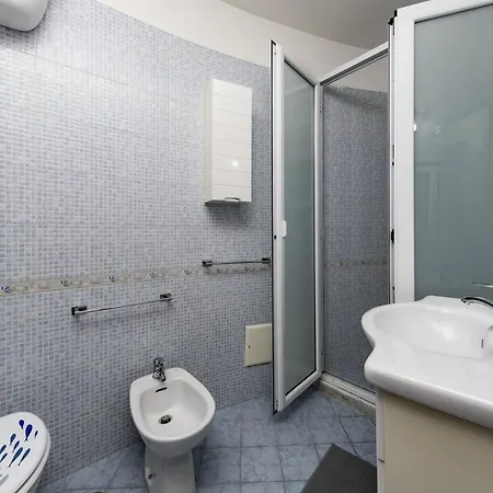Sweet Capri Homes - Essence One 3*